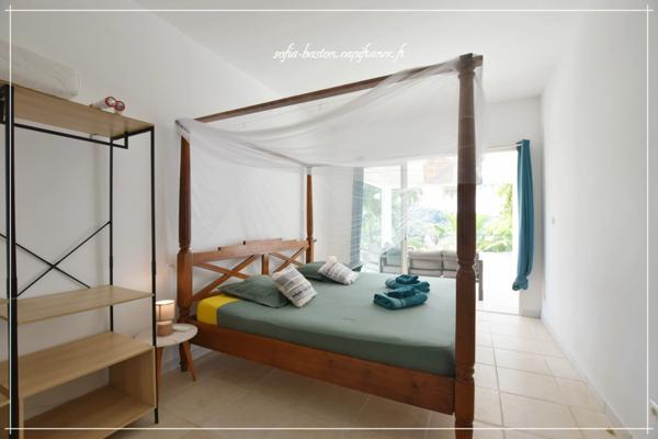 Les Trois-Îlets – Villa prestige T5 de 146 m² habitables (219 m² au total) avec piscine, solarium et vue mer imprenable- A Vendre 972