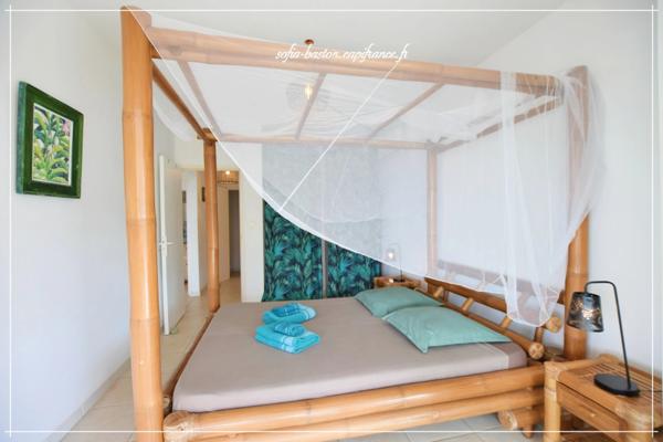 Les Trois-Îlets – Villa prestige T5 de 146 m² habitables (219 m² au total) avec piscine, solarium et vue mer imprenable- A Vendre 972