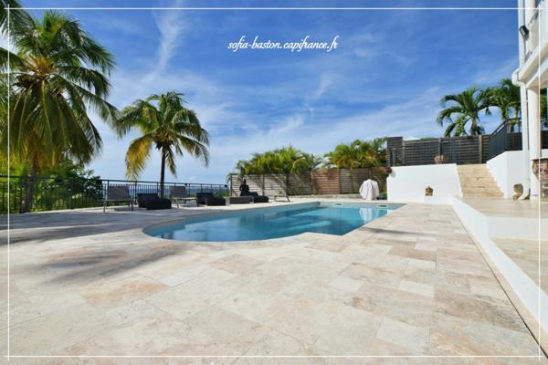 Les Trois-Îlets – Villa prestige T5 de 146 m² habitables (219 m² au total) avec piscine, solarium et vue mer imprenable- A Vendre 972