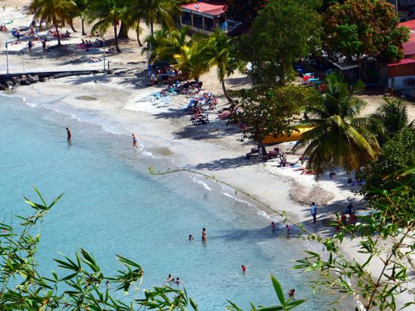 Les Trois-Îlets – Villa prestige T5 de 146 m² habitables (219 m² au total) avec piscine, solarium et vue mer imprenable- A Vendre 972