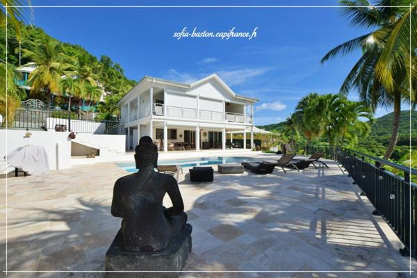 Les Trois-Îlets – Villa prestige T5 de 146 m² habitables (219 m² au total) avec piscine, solarium et vue mer imprenable- A Vendre 972