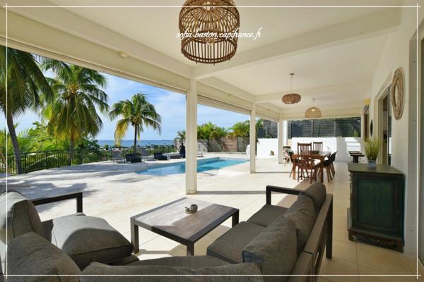 Les Trois-Îlets – Villa prestige T5 de 146 m² habitables (219 m² au total) avec piscine, solarium et vue mer imprenable- A Vendre 972