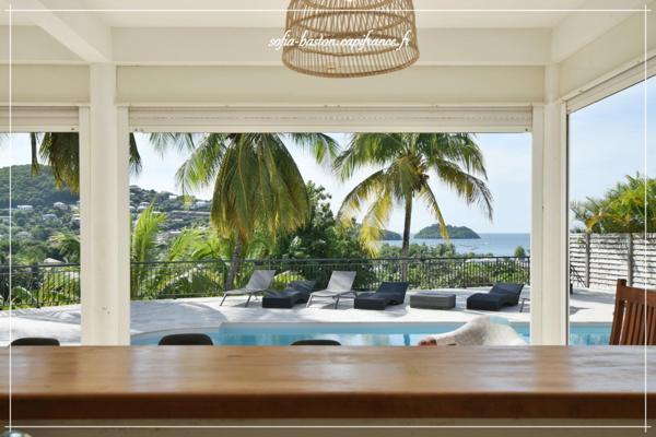 Les Trois-Îlets – Villa prestige T5 de 146 m² habitables (219 m² au total) avec piscine, solarium et vue mer imprenable- A Vendre 972