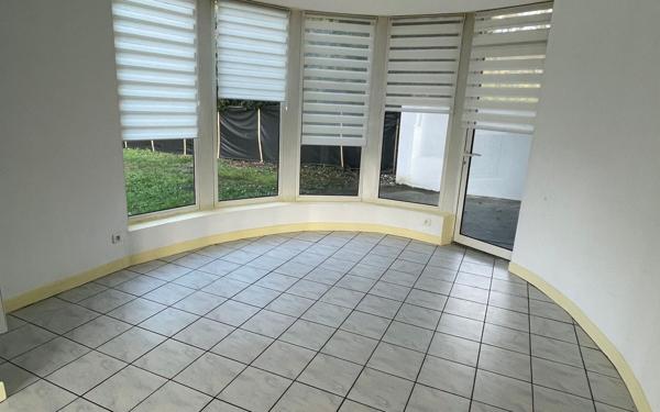 Appartement à louer    3 pièces •  Myennes