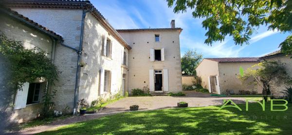 Maison bourgeoise d’exception – 12 pièces – Matha - 17160 - Charente-Maritime