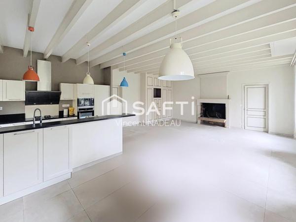 Maison - 7 pièces - 242 m²