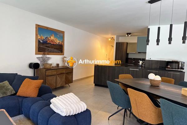 Vente                                                      Appartement
                        
                     5 pièces                      107 m2                     à Vars