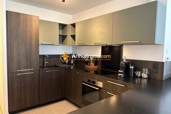 Vente                                                      Appartement
                        
                     5 pièces                      107 m2                     à Vars