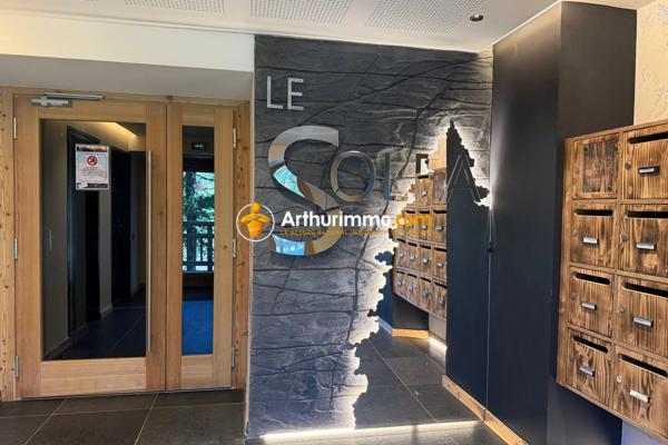 Vente                                                      Appartement
                        
                     5 pièces                      107 m2                     à Vars