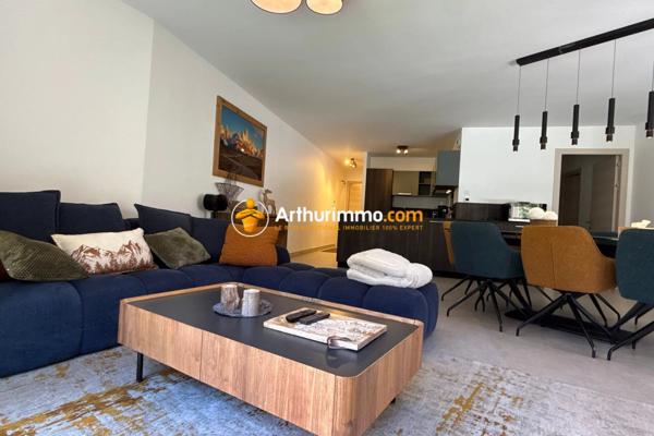 Vente                                                      Appartement
                        
                     5 pièces                      107 m2                     à Vars