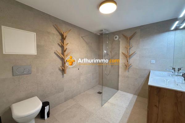 Vente                                                      Appartement
                        
                     5 pièces                      107 m2                     à Vars