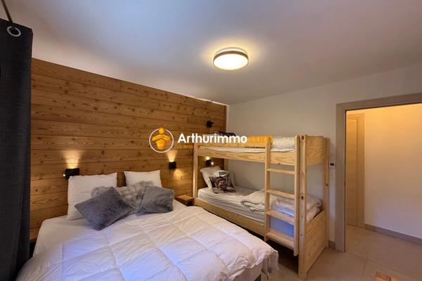 Vente                                                      Appartement
                        
                     5 pièces                      107 m2                     à Vars