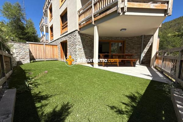 Vente                                                      Appartement
                        
                     5 pièces                      107 m2                     à Vars
