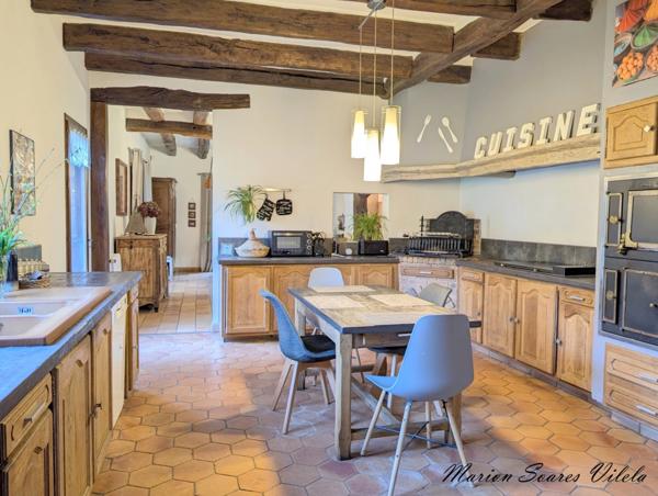 BELLE DEMEURE sur plus de 3 500 m² de terrain– Chaumes-en-Brie (77390)