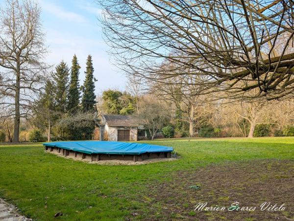 BELLE DEMEURE sur plus de 3 500 m² de terrain– Chaumes-en-Brie (77390)