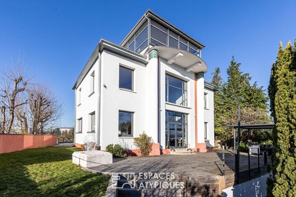 Maison d’architecte avec volumes spectaculaires et panorama à 360°