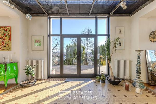 Maison d’architecte avec volumes spectaculaires et panorama à 360°