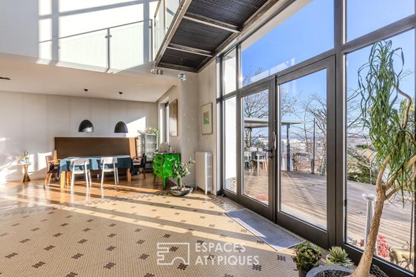 Maison d’architecte avec volumes spectaculaires et panorama à 360°