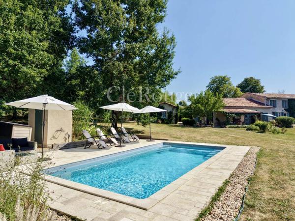 Magnifique emplacement pour cette maison de campagne avec un gîte près de Bergerac