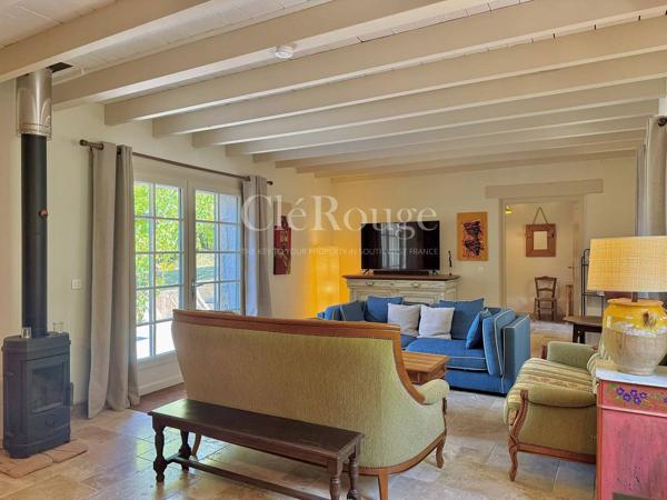 Magnifique emplacement pour cette maison de campagne avec un gîte près de Bergerac
