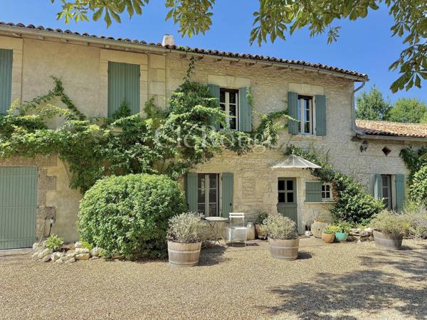 Magnifique emplacement pour cette maison de campagne avec un gîte près de Bergerac