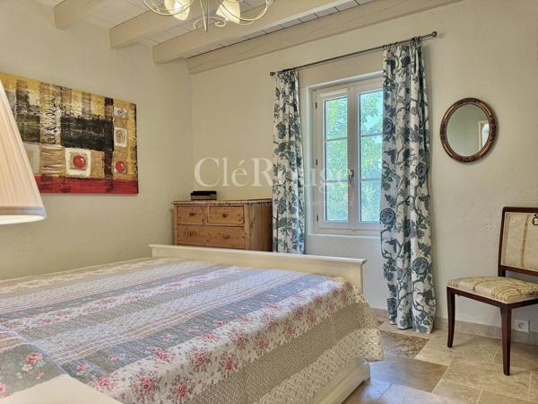 Magnifique emplacement pour cette maison de campagne avec un gîte près de Bergerac
