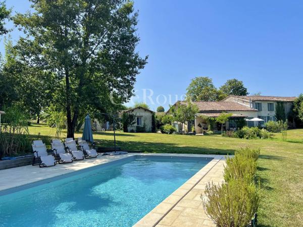 Magnifique emplacement pour cette maison de campagne avec un gîte près de Bergerac