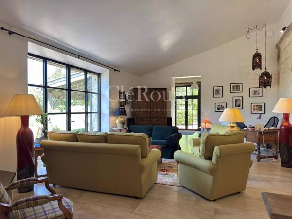 Magnifique emplacement pour cette maison de campagne avec un gîte près de Bergerac