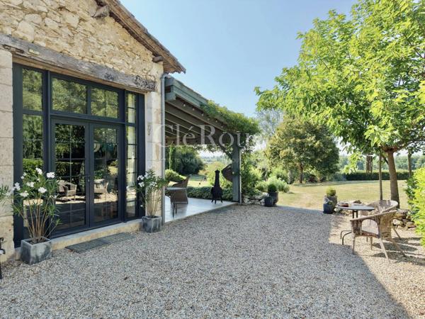 Magnifique emplacement pour cette maison de campagne avec un gîte près de Bergerac