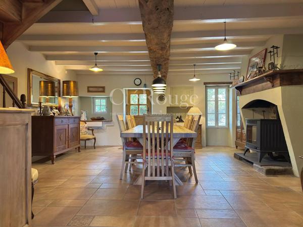 Magnifique emplacement pour cette maison de campagne avec un gîte près de Bergerac