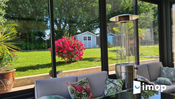 Belle maison avec extérieur