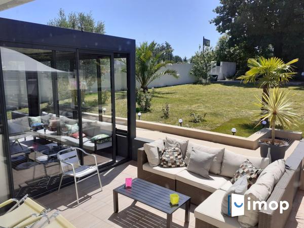 Belle maison avec extérieur