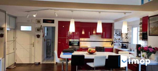 Belle maison avec extérieur