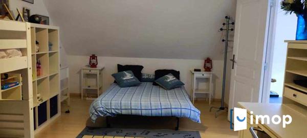 Belle maison avec extérieur