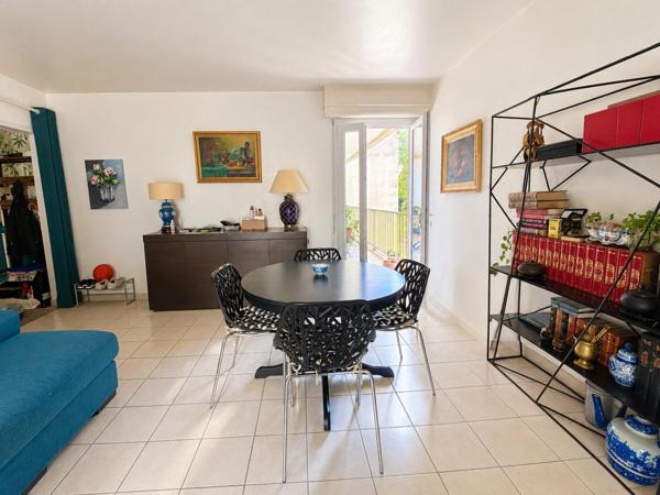 APPARTEMENT GRAND T3 LUMINEUX  BALCON  ASCENSEUR GARAGE A DEUX PAS DU CENTRE DE LA ROCHELLE  !