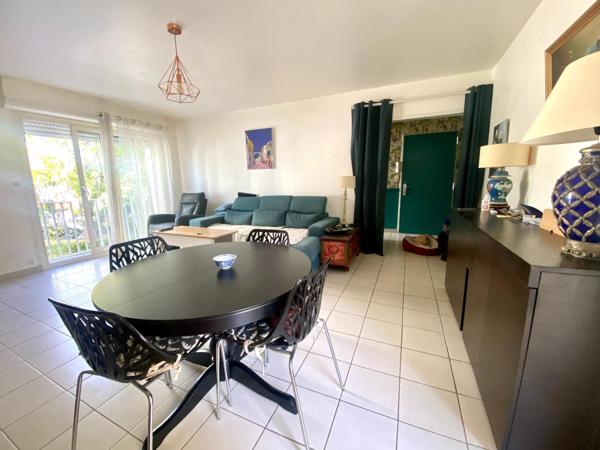 APPARTEMENT GRAND T3 LUMINEUX  BALCON  ASCENSEUR GARAGE A DEUX PAS DU CENTRE DE LA ROCHELLE  !