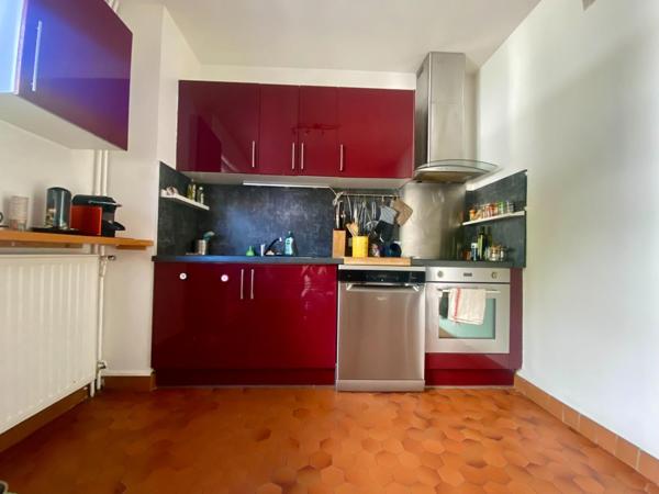 APPARTEMENT GRAND T3 LUMINEUX  BALCON  ASCENSEUR GARAGE A DEUX PAS DU CENTRE DE LA ROCHELLE  !
