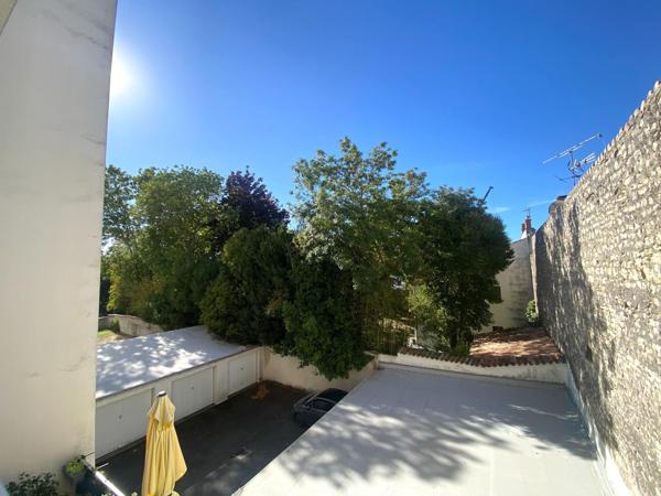APPARTEMENT GRAND T3 LUMINEUX  BALCON  ASCENSEUR GARAGE A DEUX PAS DU CENTRE DE LA ROCHELLE  !