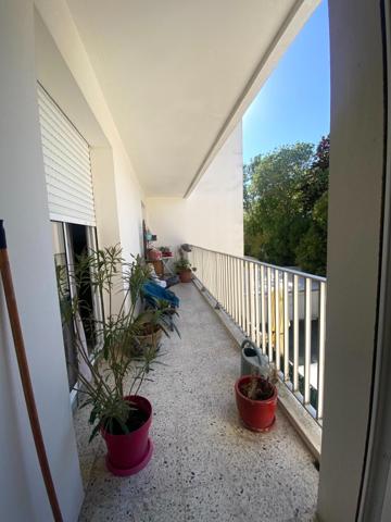 APPARTEMENT GRAND T3 LUMINEUX  BALCON  ASCENSEUR GARAGE A DEUX PAS DU CENTRE DE LA ROCHELLE  !