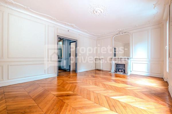 Haussmannien de 140 m² avec terrasse de 34 m², à deux pas de Montmartre