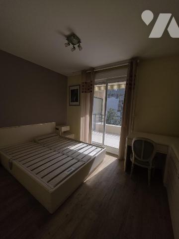 Sceaux - Proche Gare - Appartements 5 pièces 3 chambres avec cave et parking