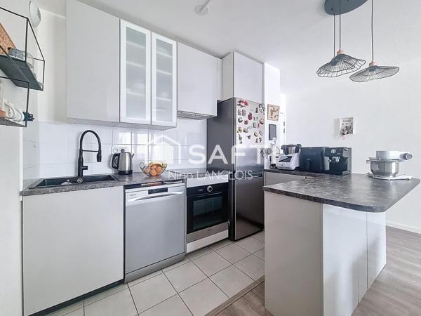 Appartement 2 chambres, 2 balcons à 5minutes du RER A, exposition SUD