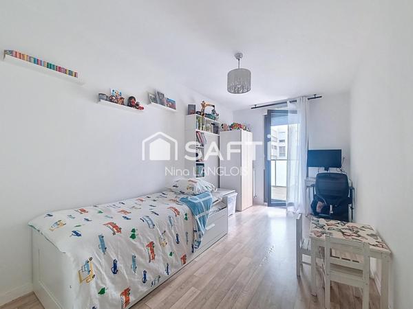 Appartement 2 chambres, 2 balcons à 5minutes du RER A, exposition SUD