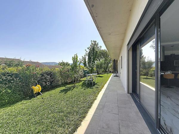 Maison neuve d'architecte à vendre à Aubagne - 4 chambres, piscine et grand terrain !