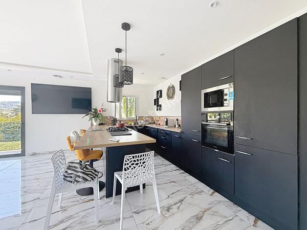 Maison neuve d'architecte à vendre à Aubagne - 4 chambres, piscine et grand terrain !