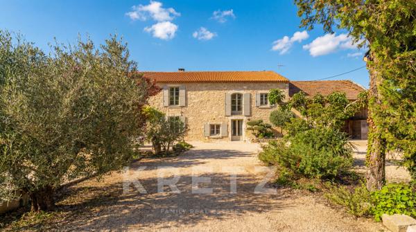 Mas provençal XVIIIe rénové – 465 m², 10 chambres, 2,9 hectares, piscine – Saint-Rémy-de-Provence