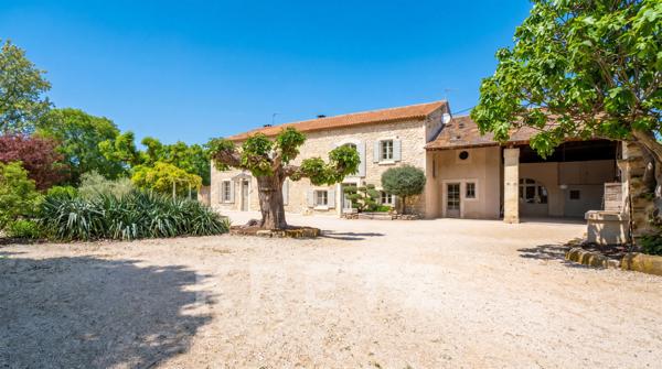 Mas provençal XVIIIe rénové – 465 m², 10 chambres, 2,9 hectares, piscine – Saint-Rémy-de-Provence