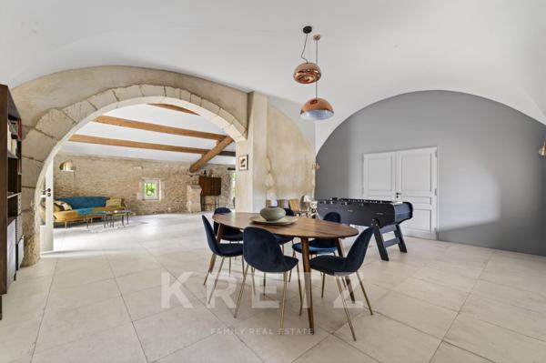 Mas provençal XVIIIe rénové – 465 m², 10 chambres, 2,9 hectares, piscine – Saint-Rémy-de-Provence