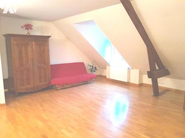 SAINT-DENIS-EN-VAL  - A PROXIMITE DU BOURG - MAISON INDEPENDANTE DE CONSTRUCTION TRADITIONNELLE - 6 