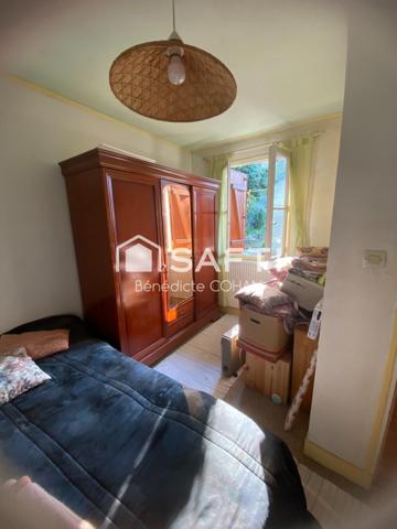 Maison quatre chambres, à rénover avec un bel extérieur